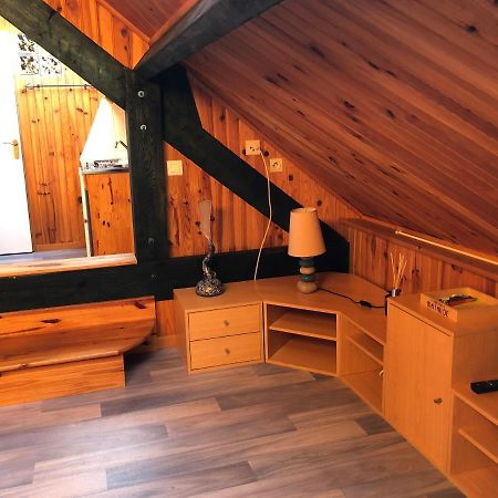 Appartement F1 Mansarde A 100M De La Plage, Proche De Arromanches Et Des Plages Du Debarquement Saint-Come-de-Fresne Экстерьер фото