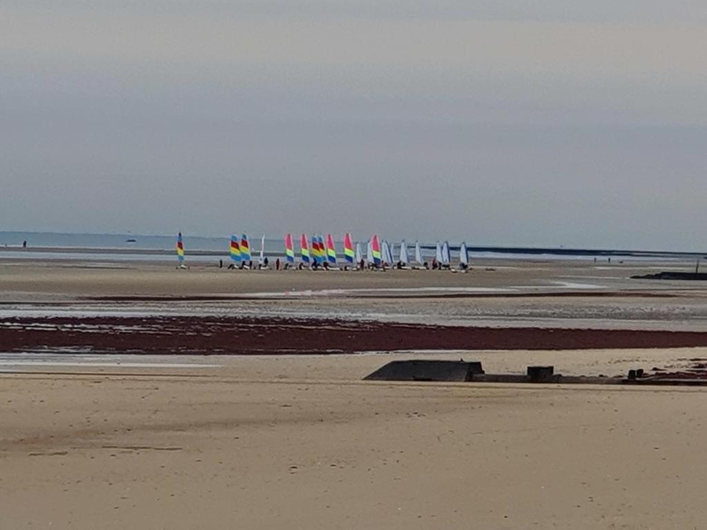 Appartement F1 Mansarde A 100M De La Plage, Proche De Arromanches Et Des Plages Du Debarquement Saint-Come-de-Fresne Экстерьер фото